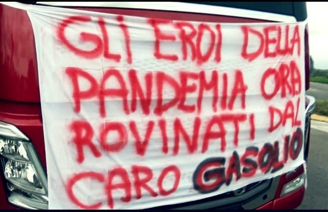 Secondo giorno di protesta autotrasportatori sardi tra rabbia e disperazione