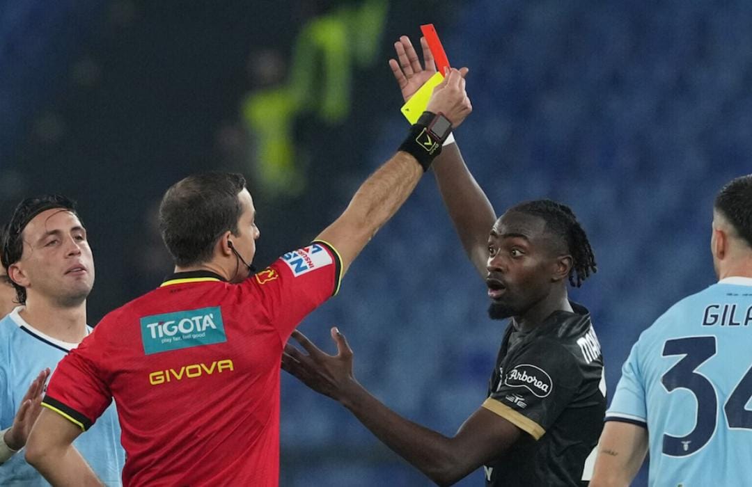 Moviola Lazio Cagliari: Ayroldi voto 0, arbitro da radiare