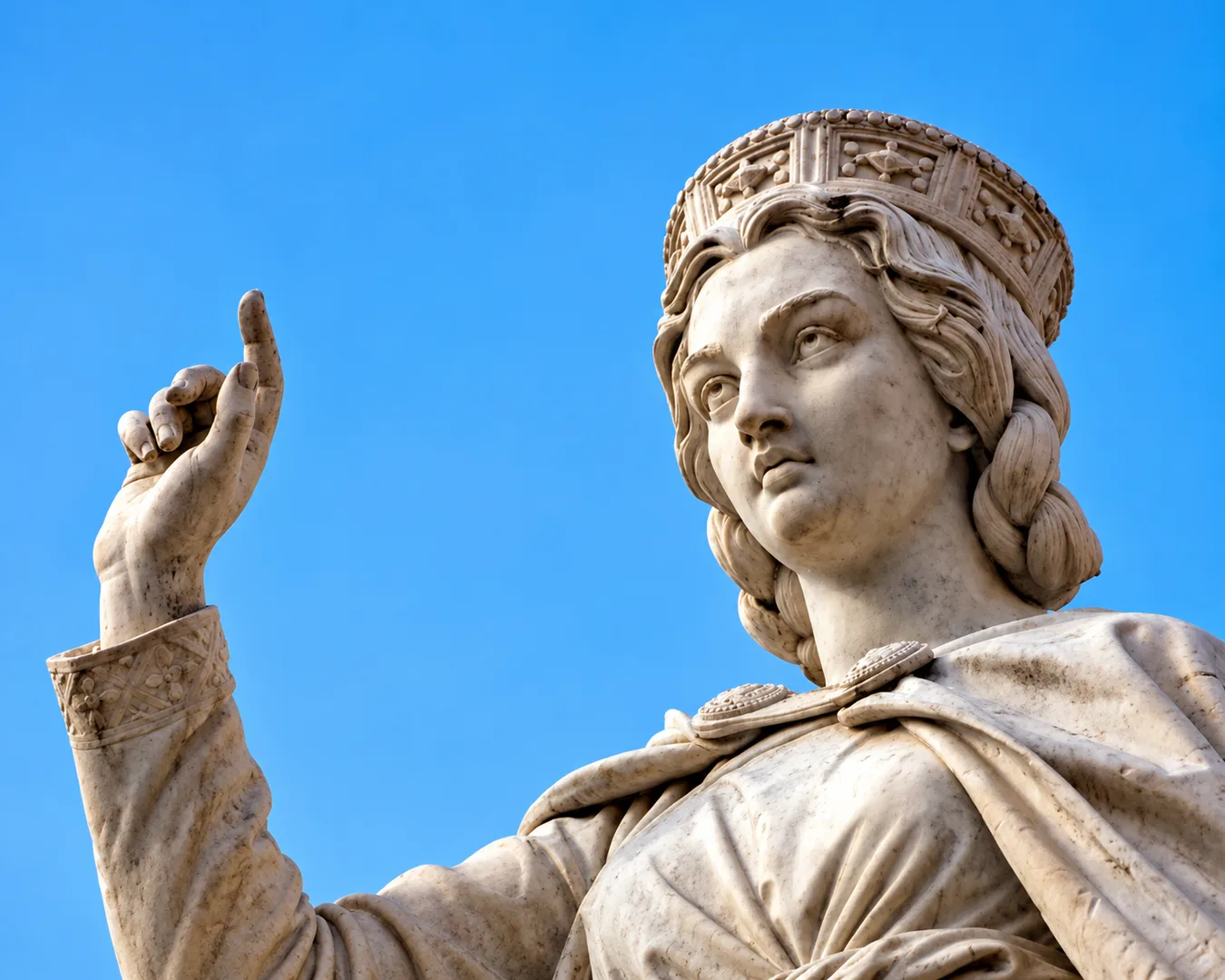 Oristano provincia più sicura d'Italia: statua di Eleonora d'Arborea nel centro di Oristano