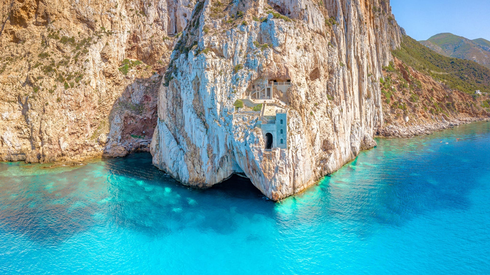 Porto Flavia, antico sito minerario affacciato sul mare a Masua, nel Parco Geominerario della Sardegna